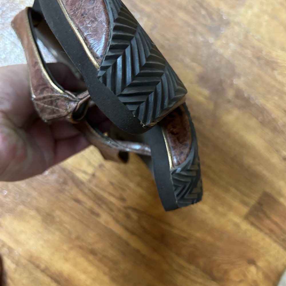 Volatile flip flops - Picture 7 of 7